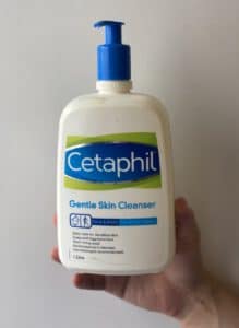 1. รักษาเซ็บเดิร์ม ด้วยการใช้ Cetaphil Gentle Skin Cleanser ล้างหน้า