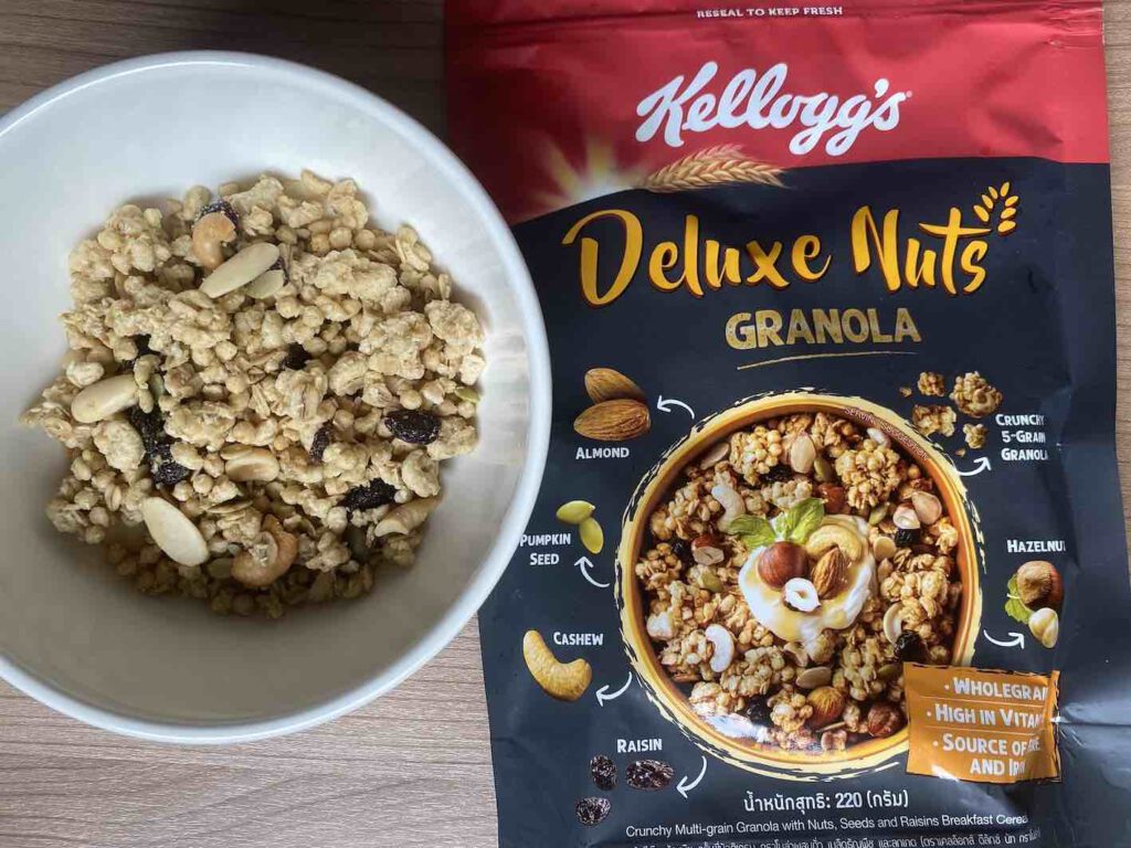 4.2 Kellogg's Deluxe Nuts GRANOLA