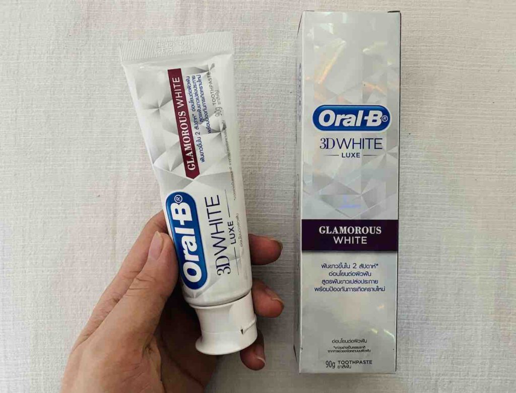9. ยาสีฟันฟันขาว ยี่ห้อ Oral-B 3D WHITE