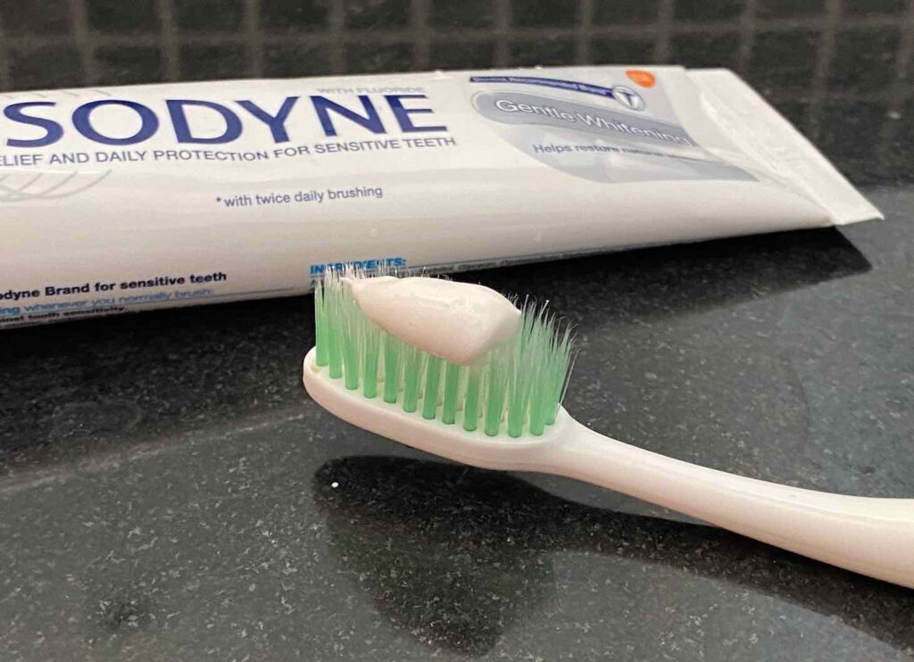 ยาสีฟันฟันขาว ยี่ห้อ SENSODYNE Gentle Whitening