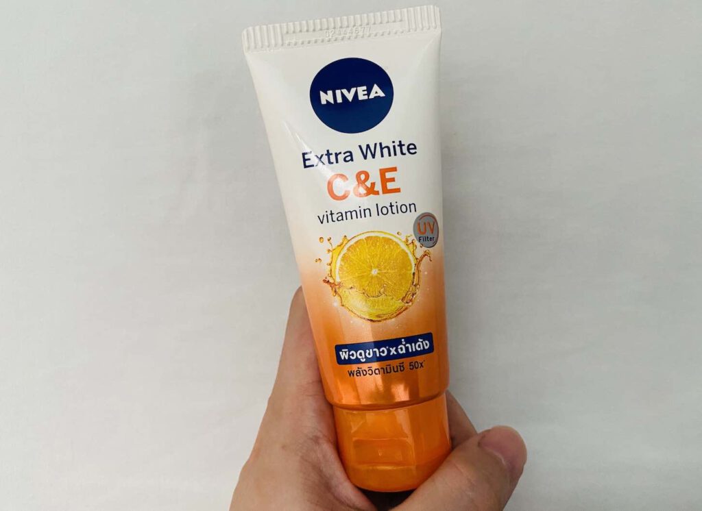 4. ยี่ห้อ NIVEA Extra White C&E vitamin lotion