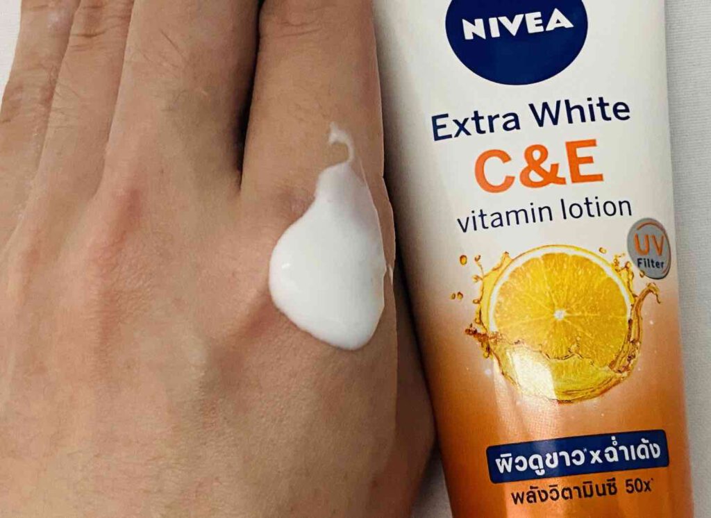 โลชั่นผิวขาว ยี่ห้อ NIVEA Extra White C&E vitamin lotion