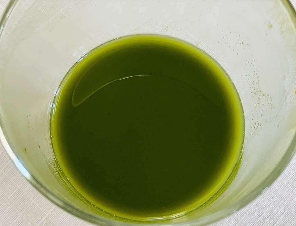 น้ำชาเขียวสีเขียวเข้ม ดูสวย ดูมีคุณภาพแบบสุด ๆ