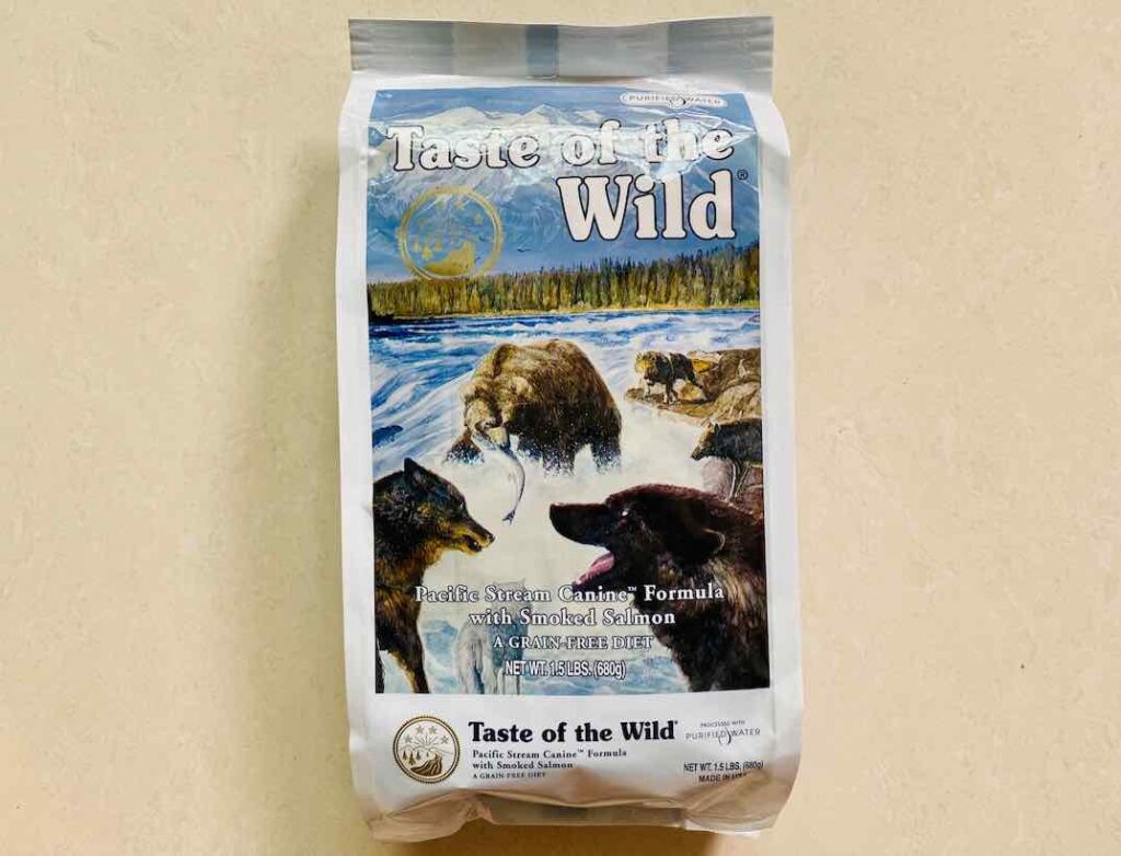 2. อาหารเม็ดสุนัข ยี่ห้อ Taste of the Wild