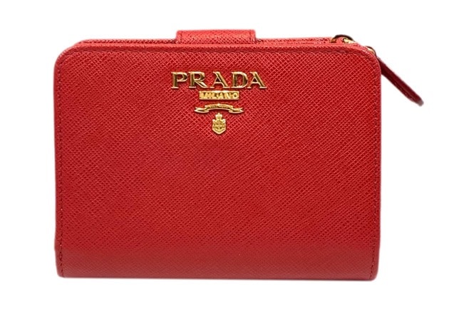 2. กระเป๋าตังผู้หญิง ยี่ห้อ PRADA Small Saffiano Leather Wallet