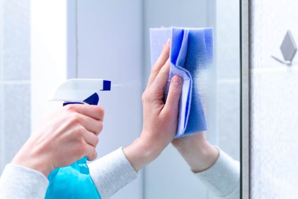 วิธีการเลือกน้ำยาเช็ดกระจก