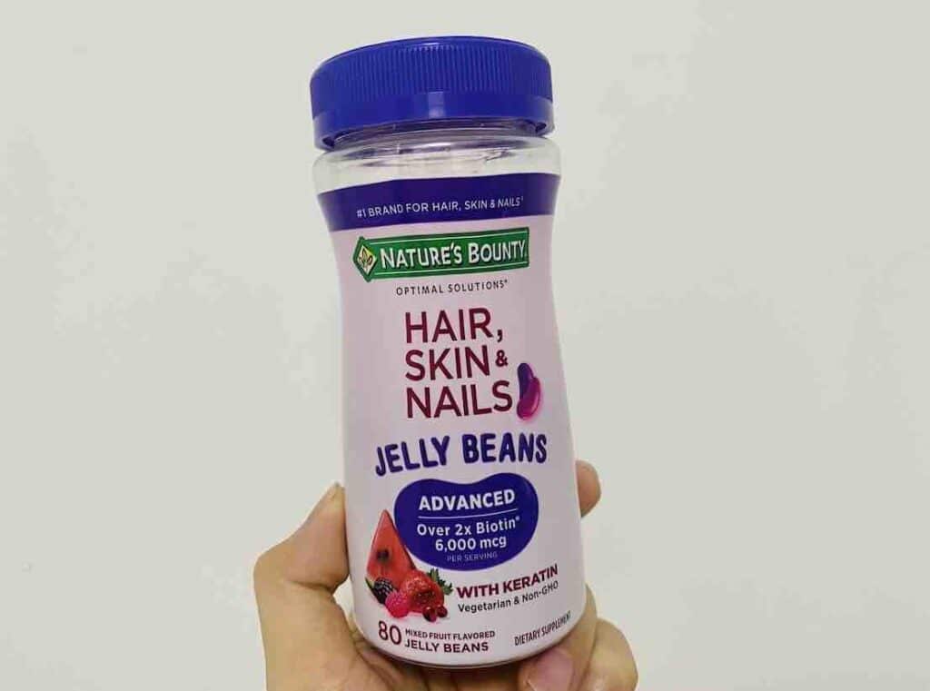2. ยี่ห้อ NATURE'S BOUNTY Hair, Skin & Nails รุ่น Jelly Beans