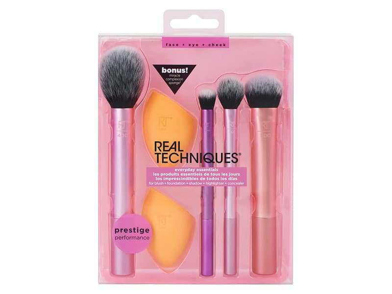 5. เซ็ตแปรงแต่งหน้า ยี่ห้อ REAL TECHNIQUES Everyday Essentials Makeup Brush Kit with Bonus Miracle Complexion Sponge