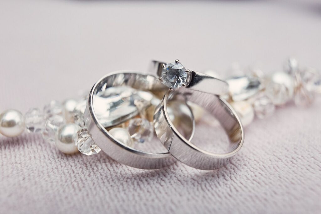 เครื่องประดับเพชร classy silver wedding rings made white gold lie crystal bracelet